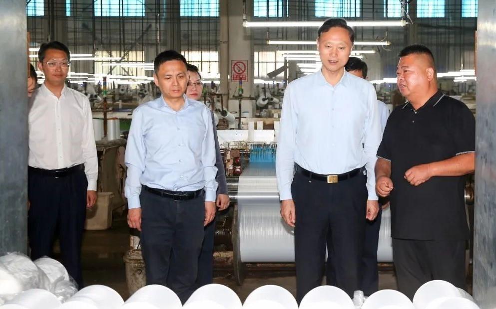 張沖林張灝檢查節(jié)日安全生產(chǎn)和市場保供...